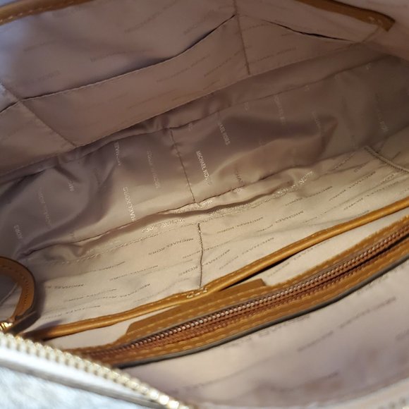 Michael Kors Purse, Vanilla with Acorn Leather - Picture 3 of 4